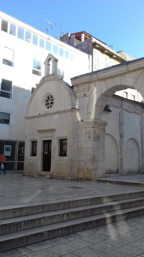 Apartments Crvena Orhideja Split Bagian luar foto